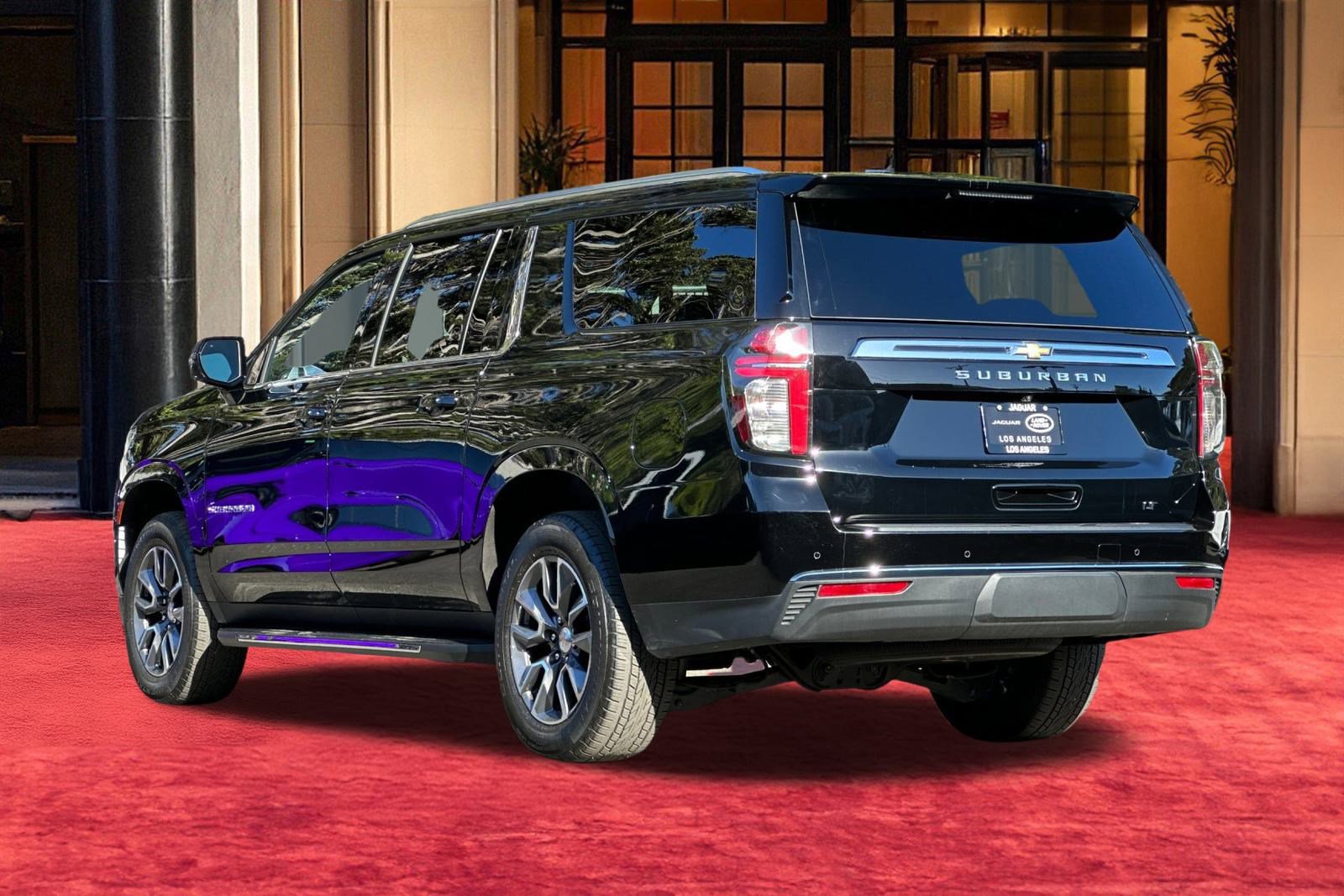 2024 Chevrolet Suburban LT photo 3