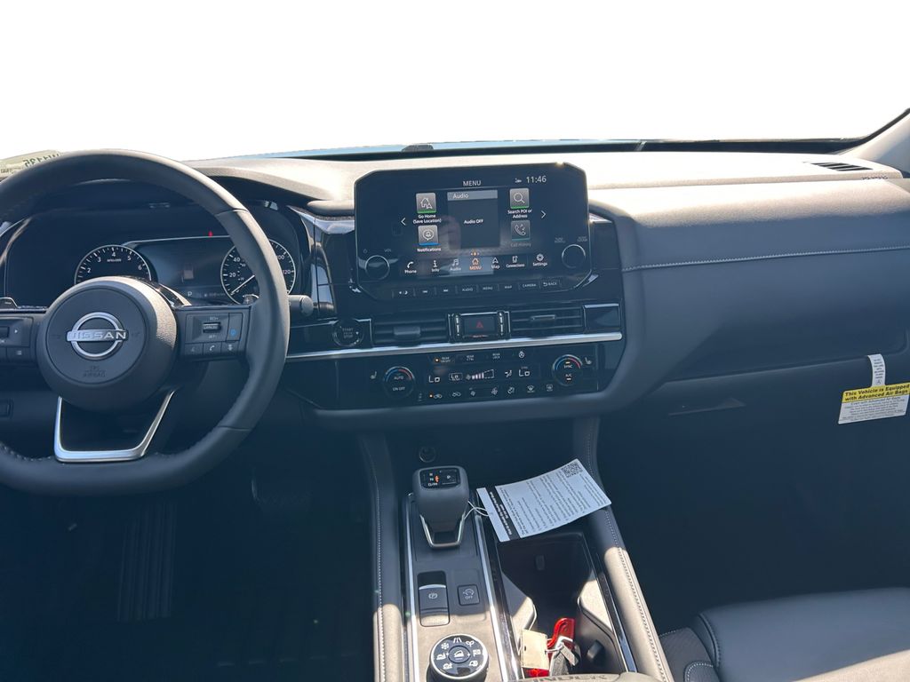 2025 Nissan Pathfinder SL photo 10