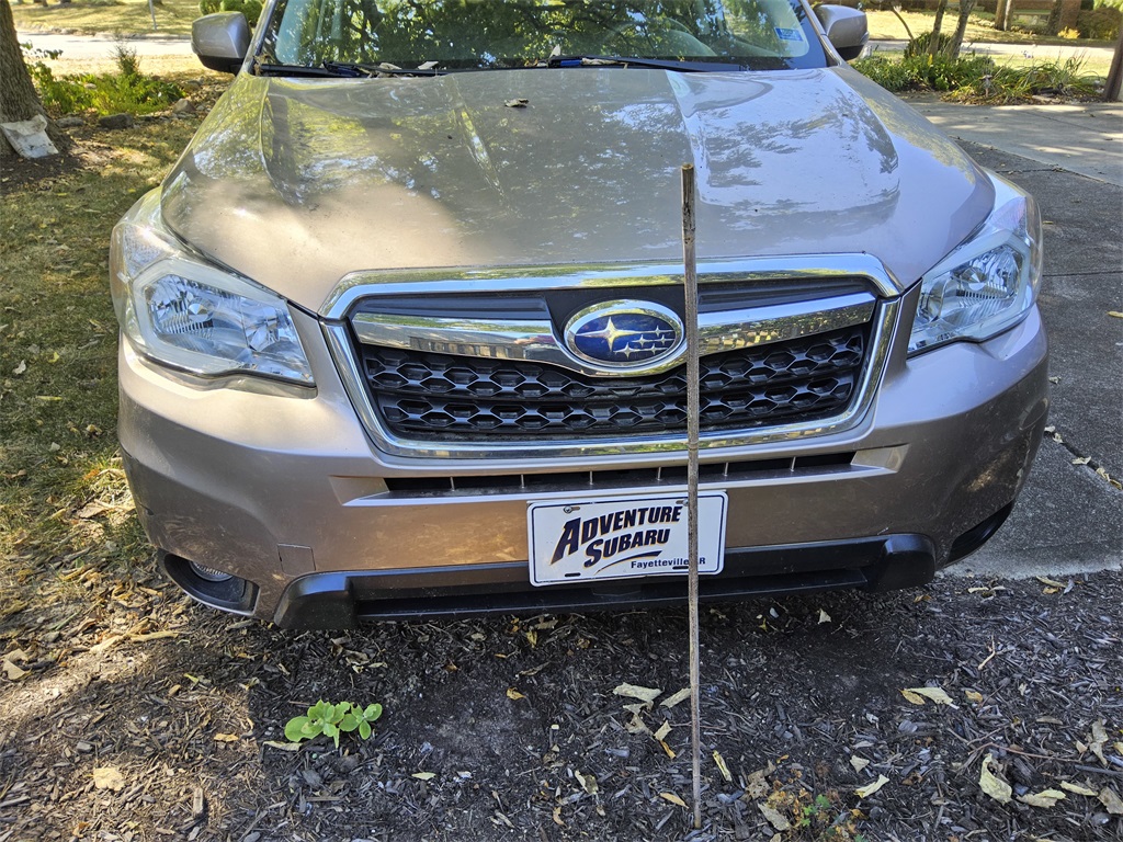 2016 Subaru Forester 2.5i Touring photo 2