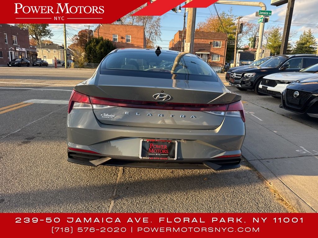 2021 Hyundai Elantra SEL photo 4