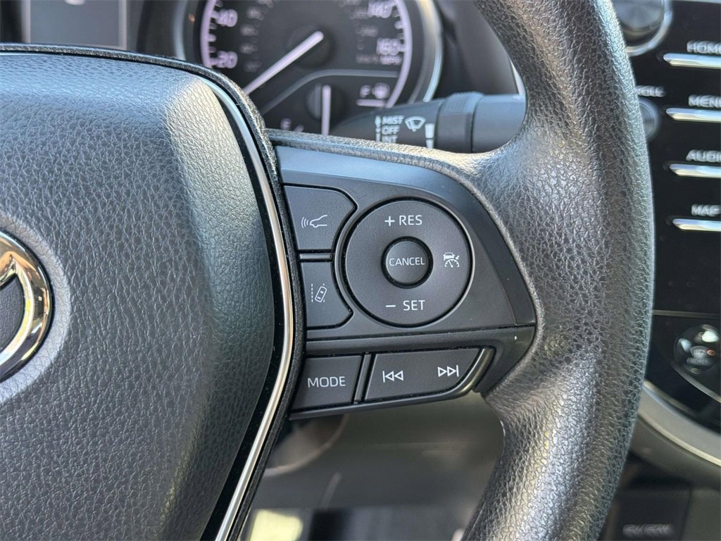 2020 Toyota Camry Hybrid LE photo 9
