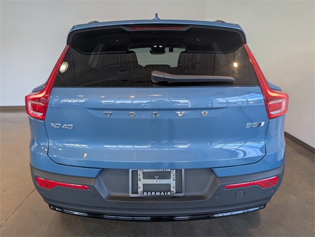 2023 Volvo XC40 Ultimate photo 4