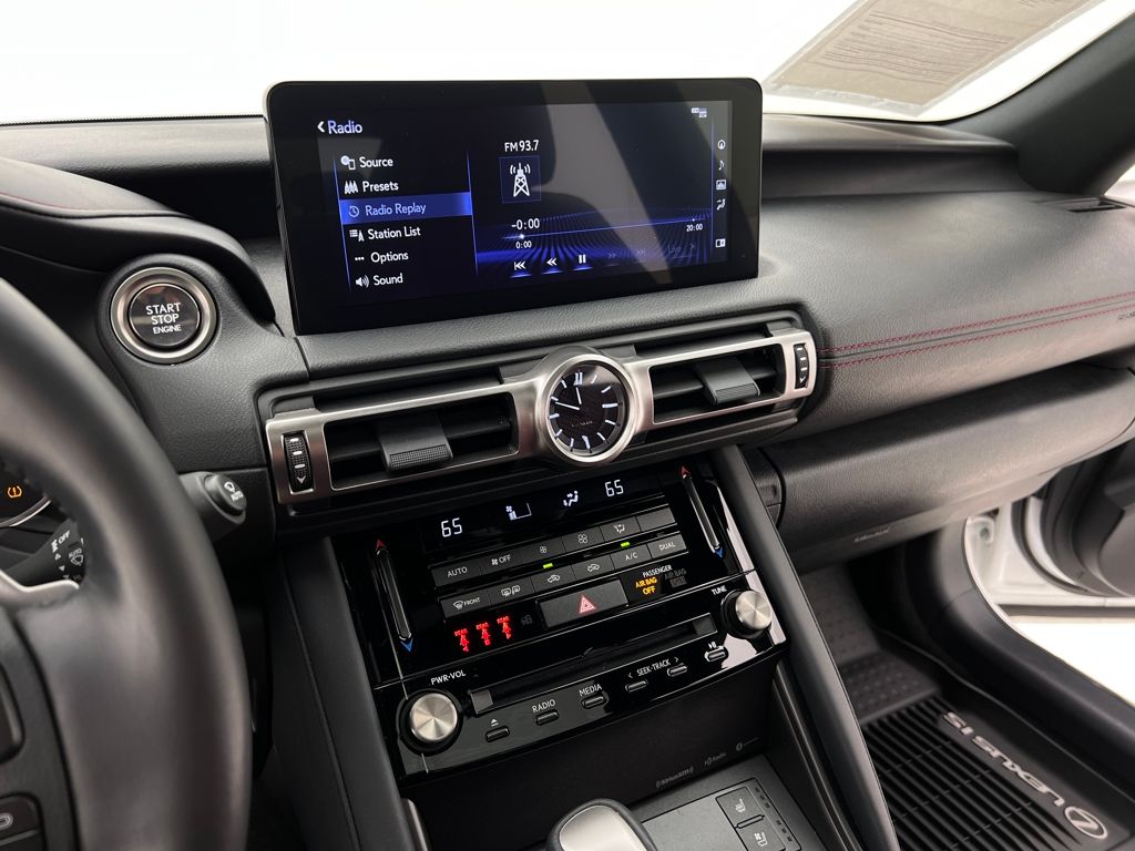 2022 Lexus IS 300 photo 22