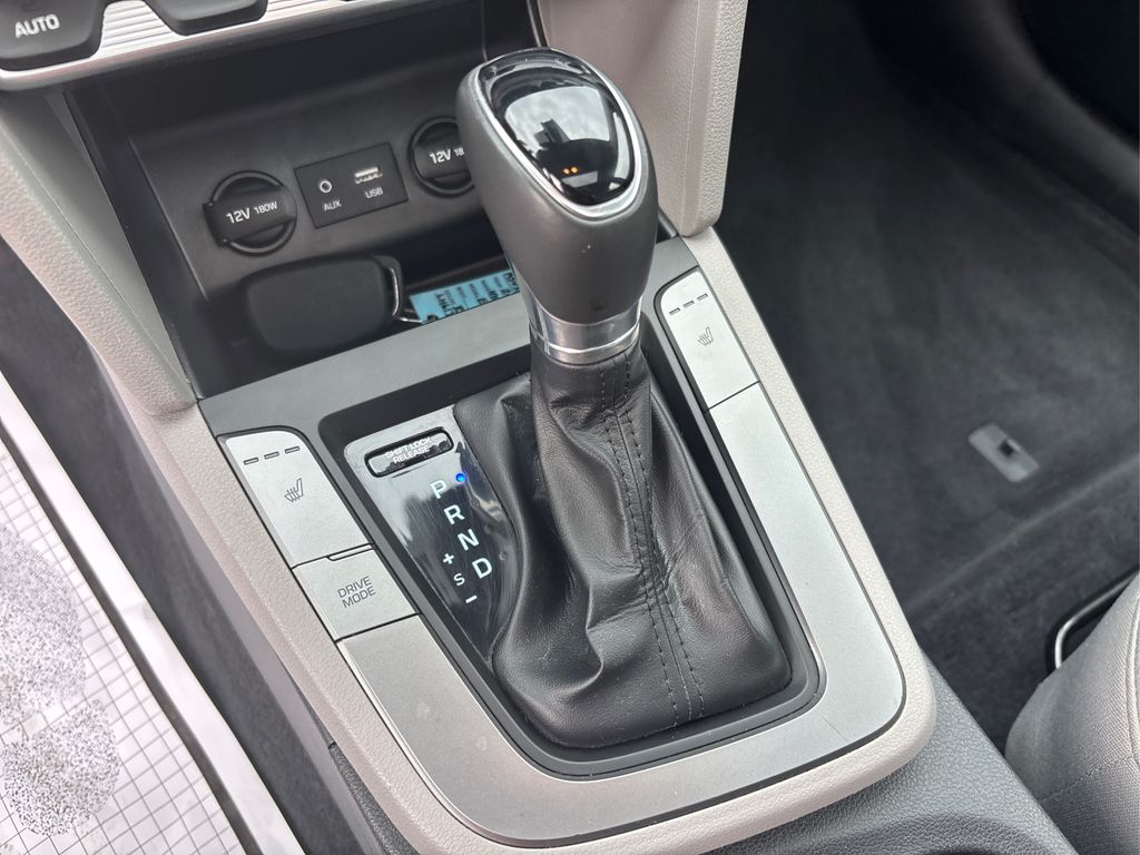 2020 Hyundai Elantra Value Edition photo 30