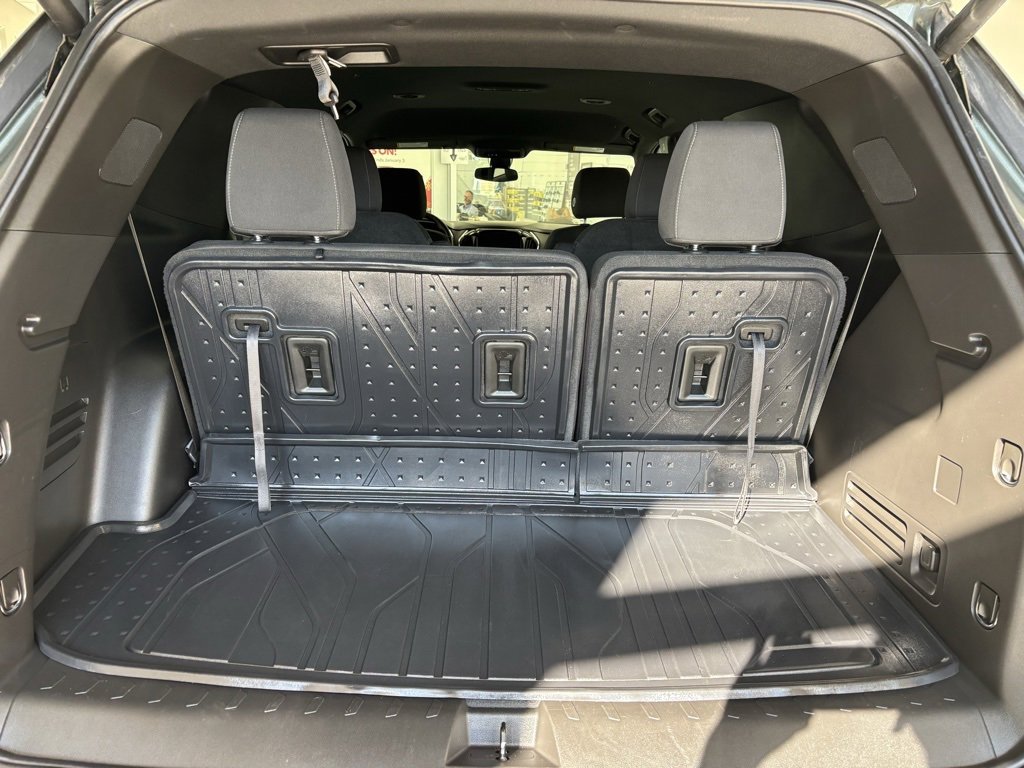 2023 Chevrolet Traverse Cloth photo 18