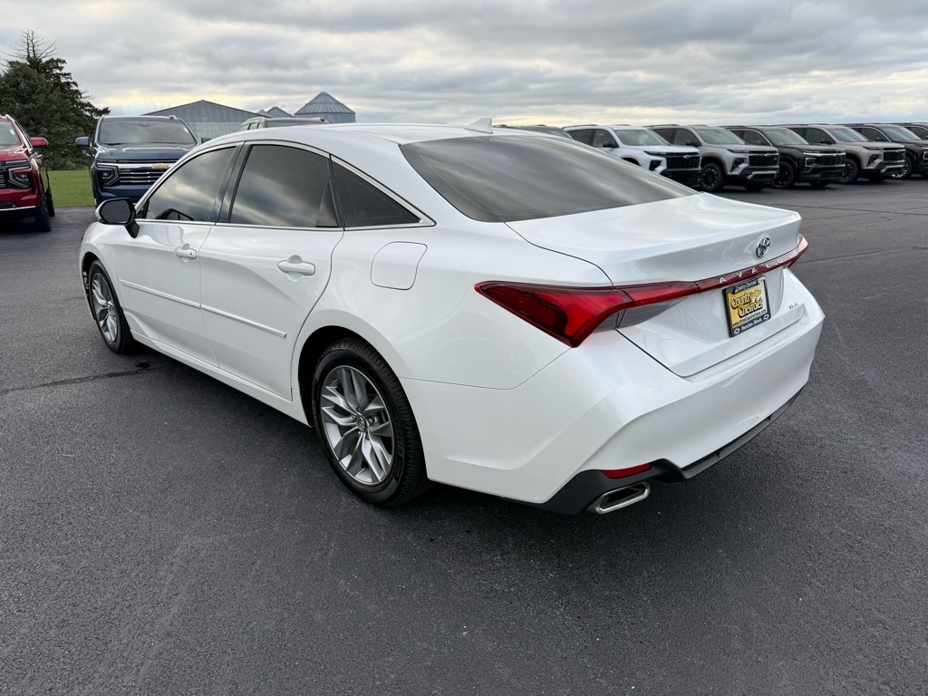 2019 Toyota Avalon XLE photo 3