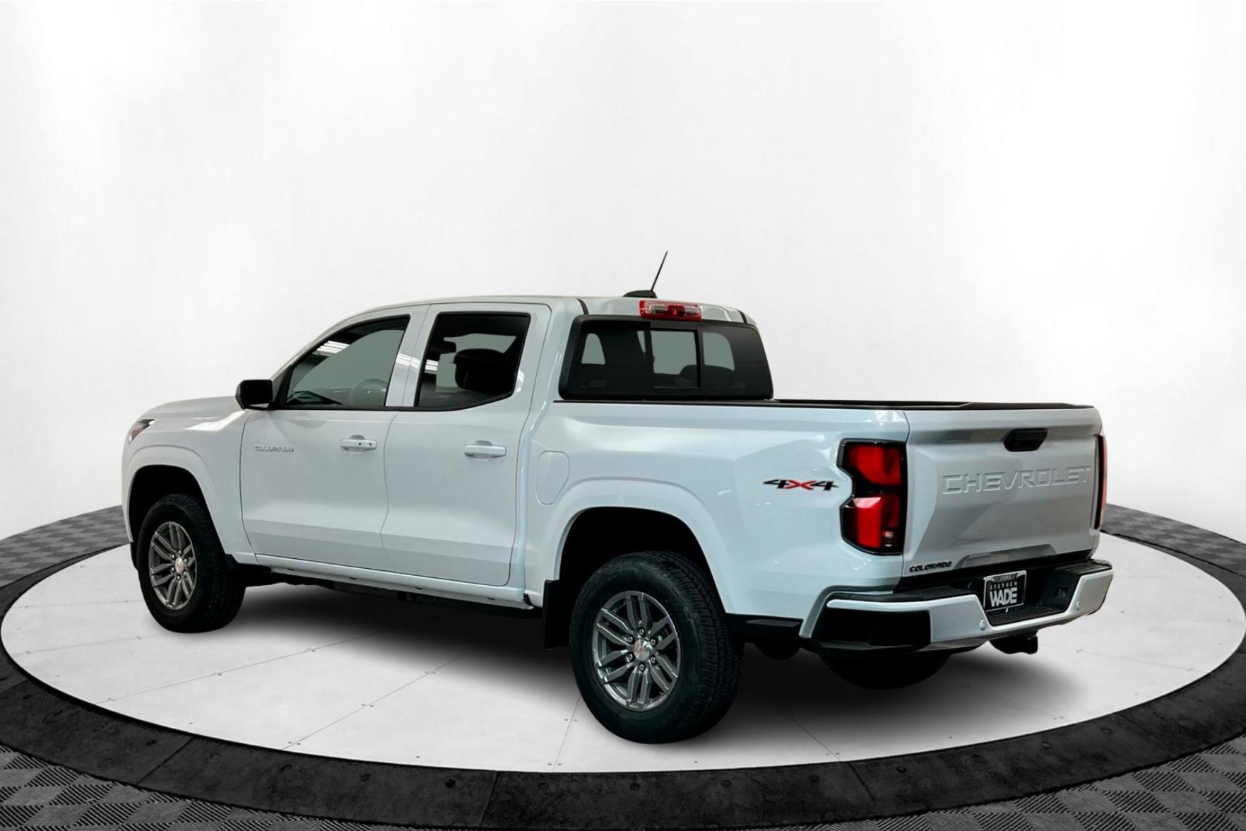 2025 Chevrolet Colorado Work Truck LT photo 3