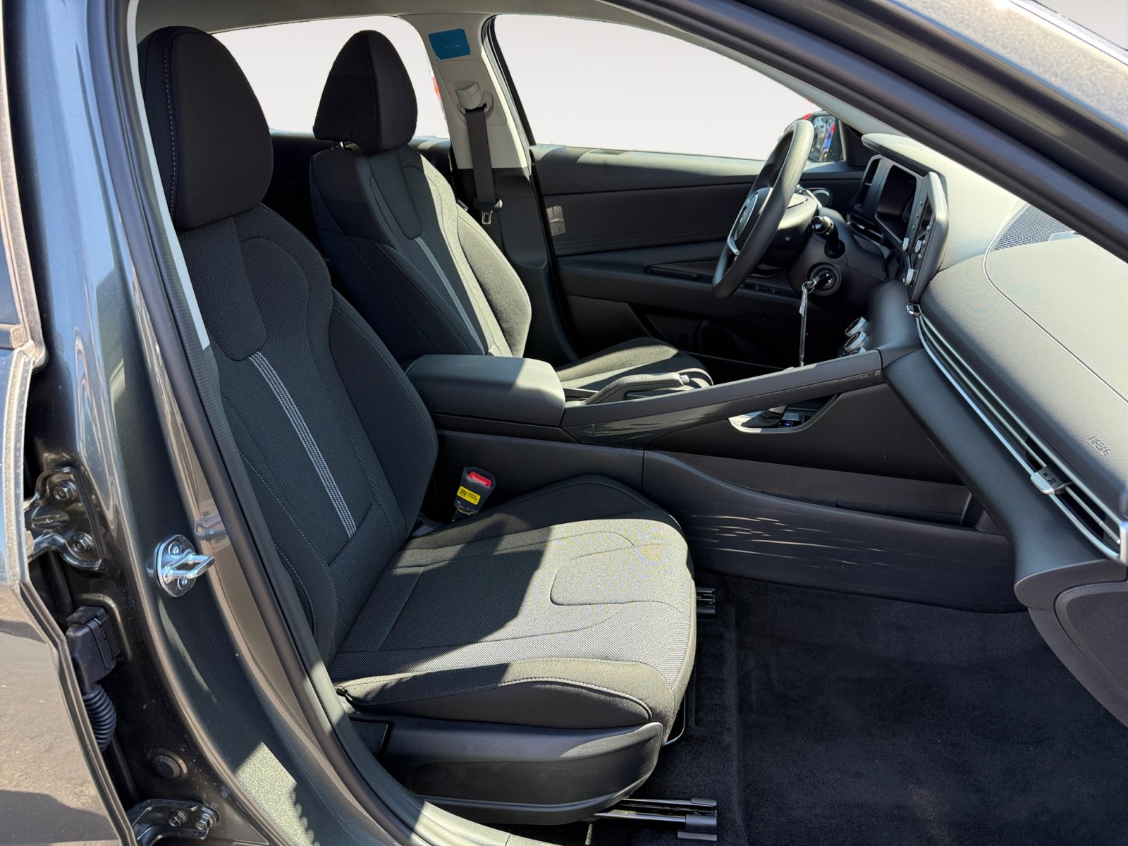2025 Hyundai Elantra SE photo 19