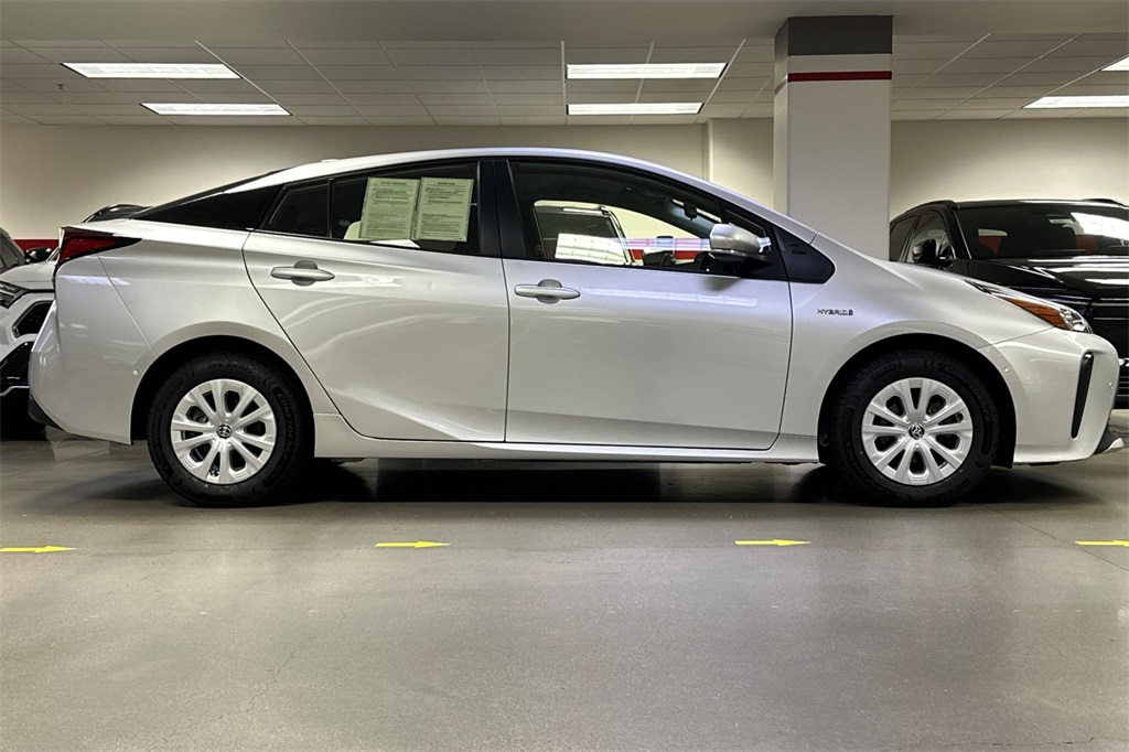 2022 Toyota Prius LE photo 3