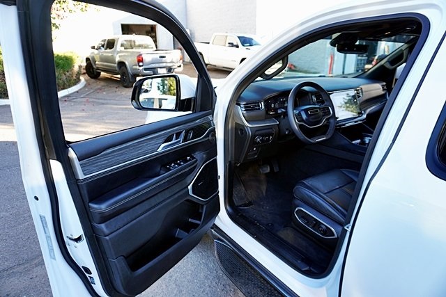 Used 2022 White Jeep Series II image 36