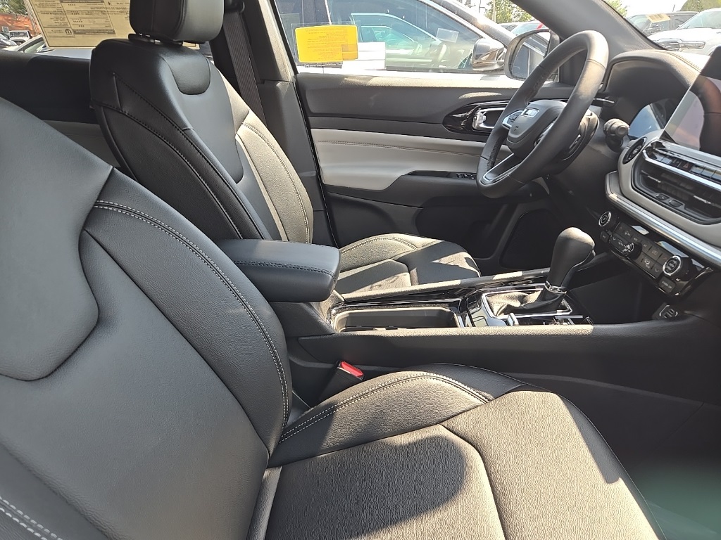 2025 Jeep Compass Limited photo 9