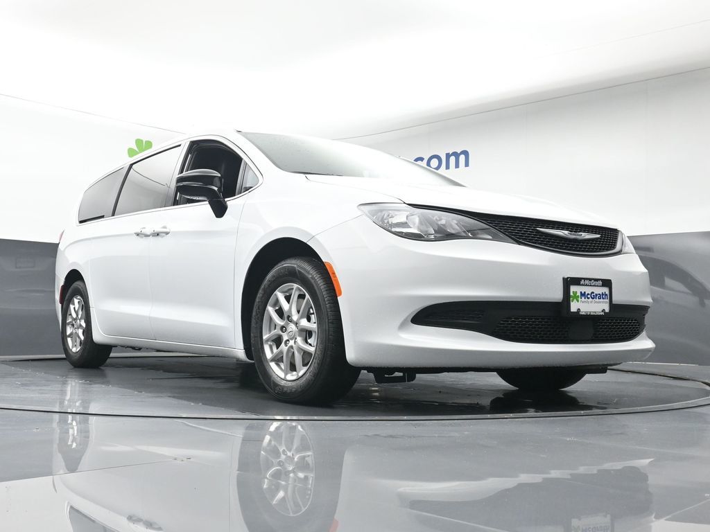 2026 Chrysler Voyager LX photo 24