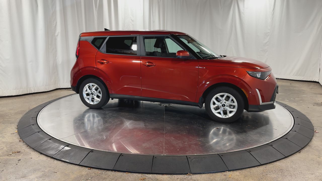 2023 Kia Soul LX photo 2