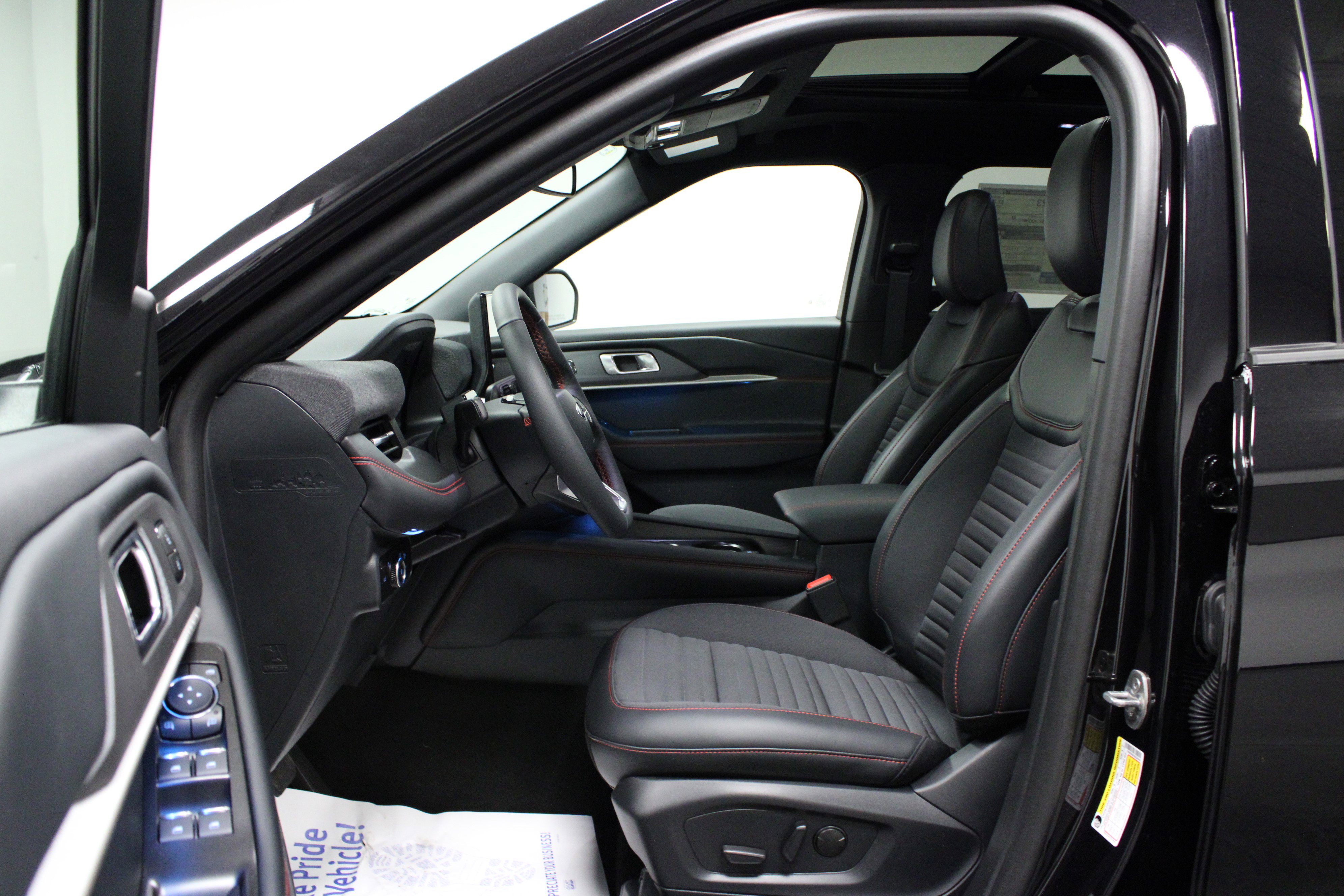 2025 Ford Explorer ST-Line photo 9