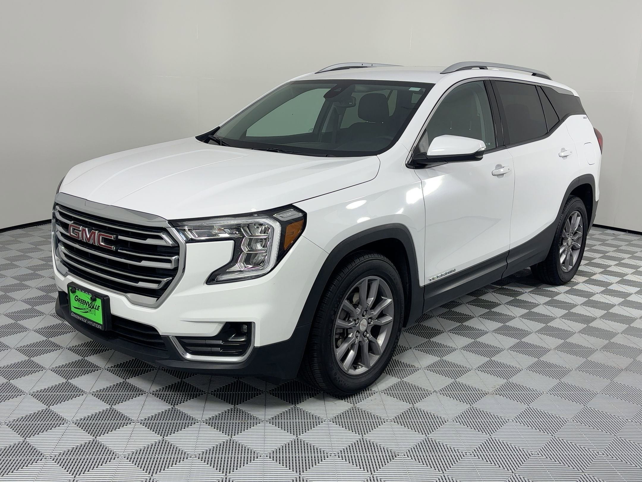 2024 GMC Terrain SLT's photo