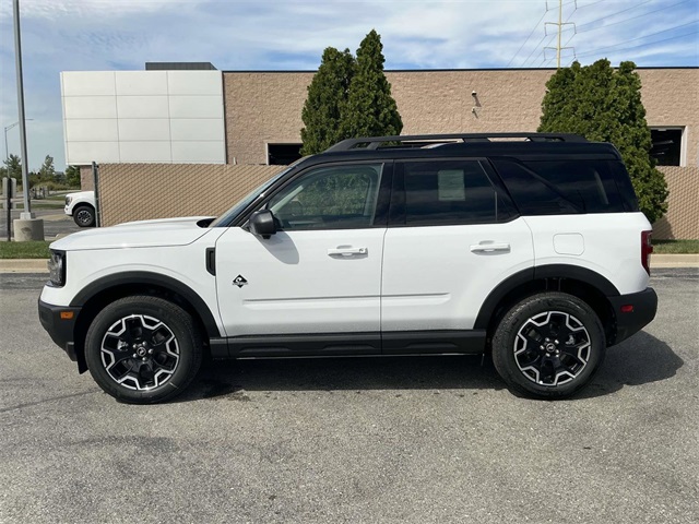 2025 Ford Bronco Sport Outer Banks photo 2