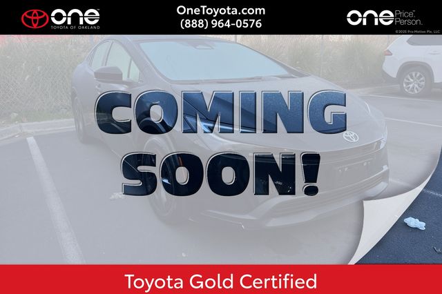 2024 Toyota Prius LE's photo