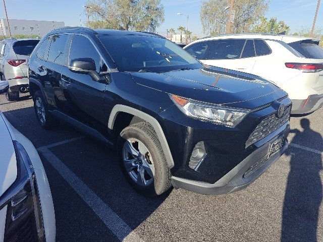 2020 Toyota RAV4 XLE photo 3