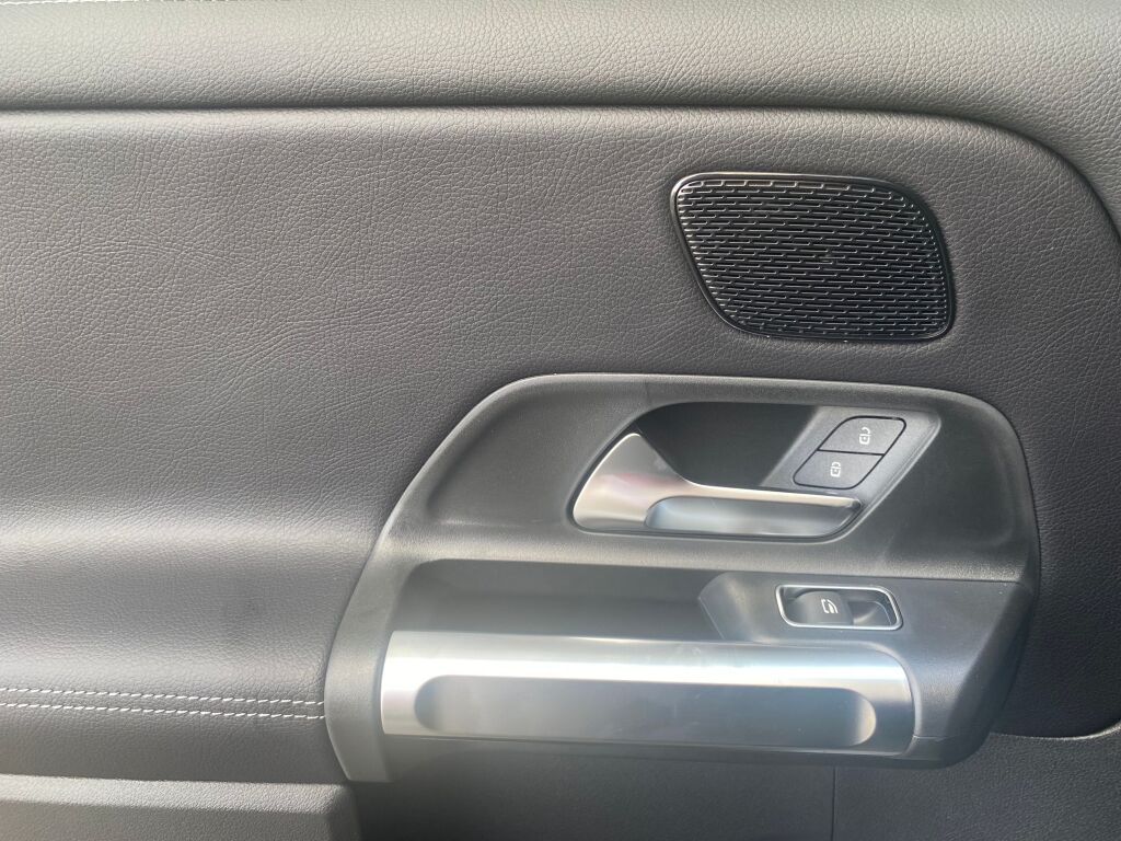 2026 Mercedes Benz GLB 250 4MATIC photo 17