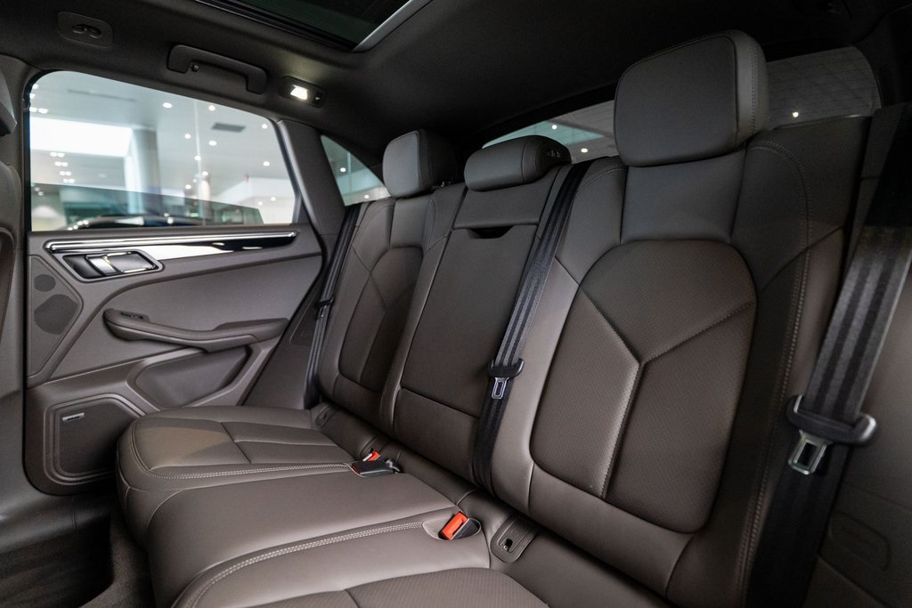 2025 Porsche Macan Base photo 33