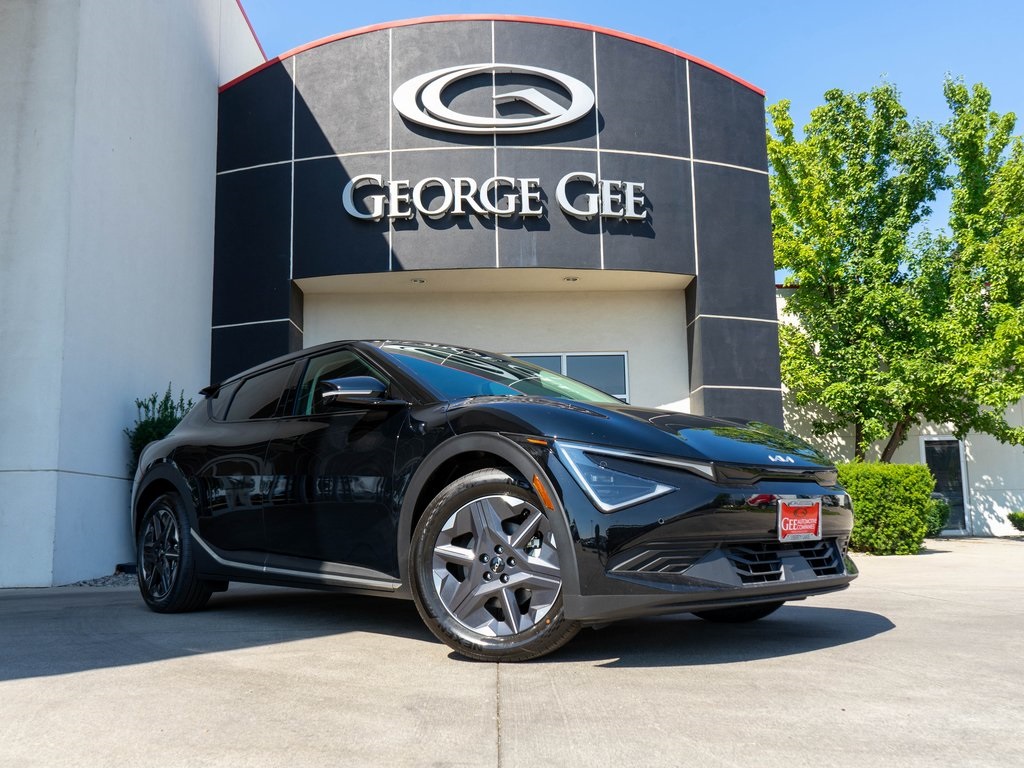 2025 Kia EV6 Light L/R's photo