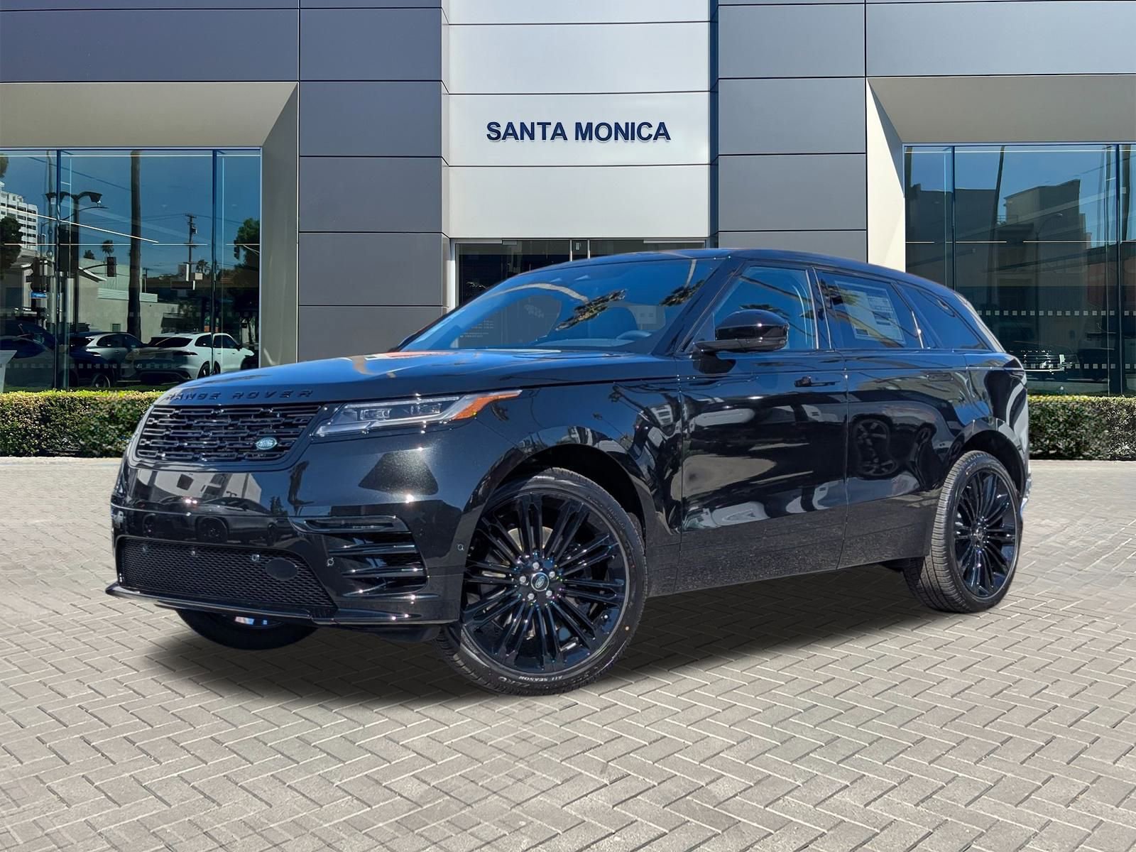 2026 Land Rover Range Rover Velar Dynamic SE's photo