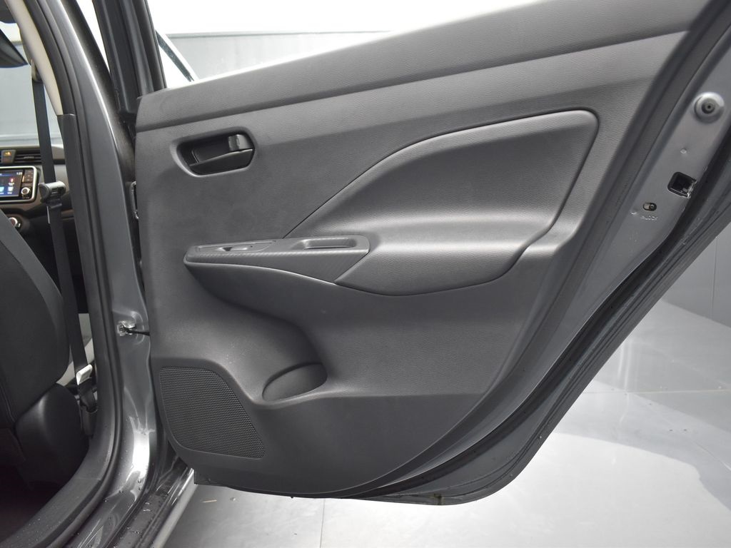 2025 Nissan Versa 1.6 S photo 16