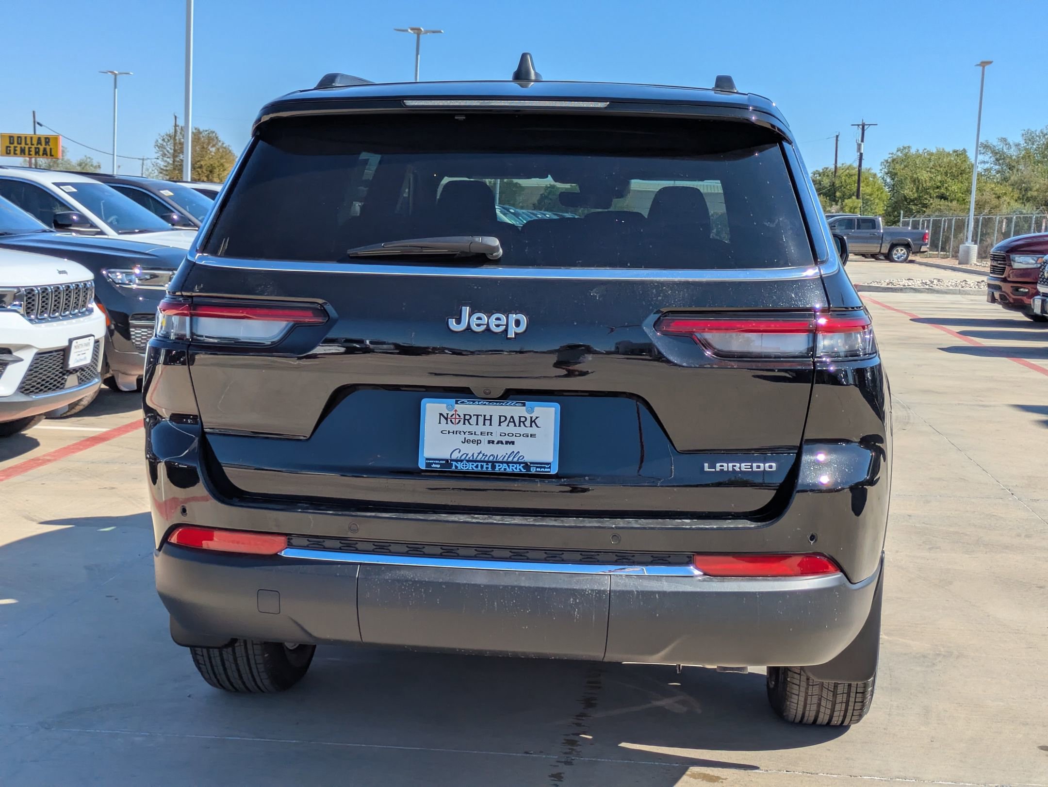 2025 Jeep Grand Cherokee Laredo X photo 3