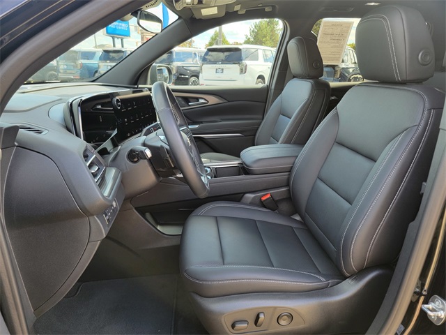 2025 Chevrolet Traverse photo 13