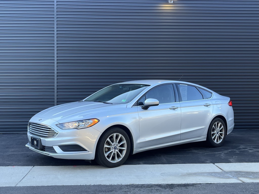 2017 Ford Fusion SE's photo