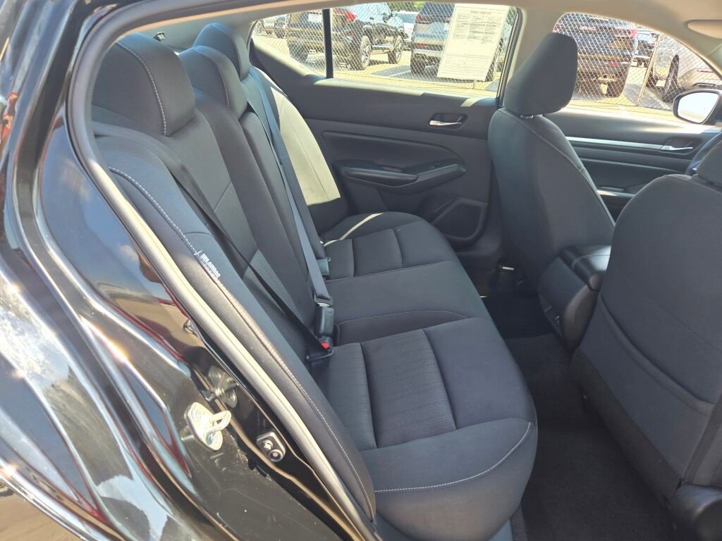 2022 Nissan Altima 2.5 SV photo 7