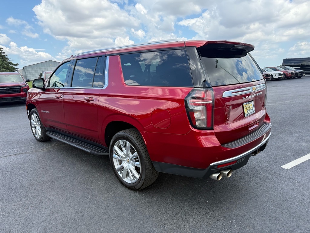2023 Chevrolet Suburban High Country photo 3