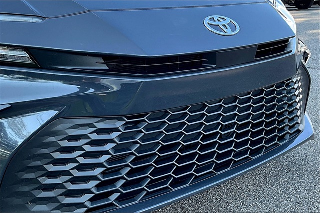 2025 Toyota Camry SE photo 27