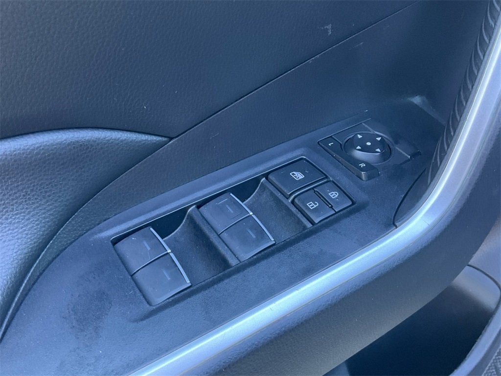 2023 Toyota RAV4 XLE photo 29