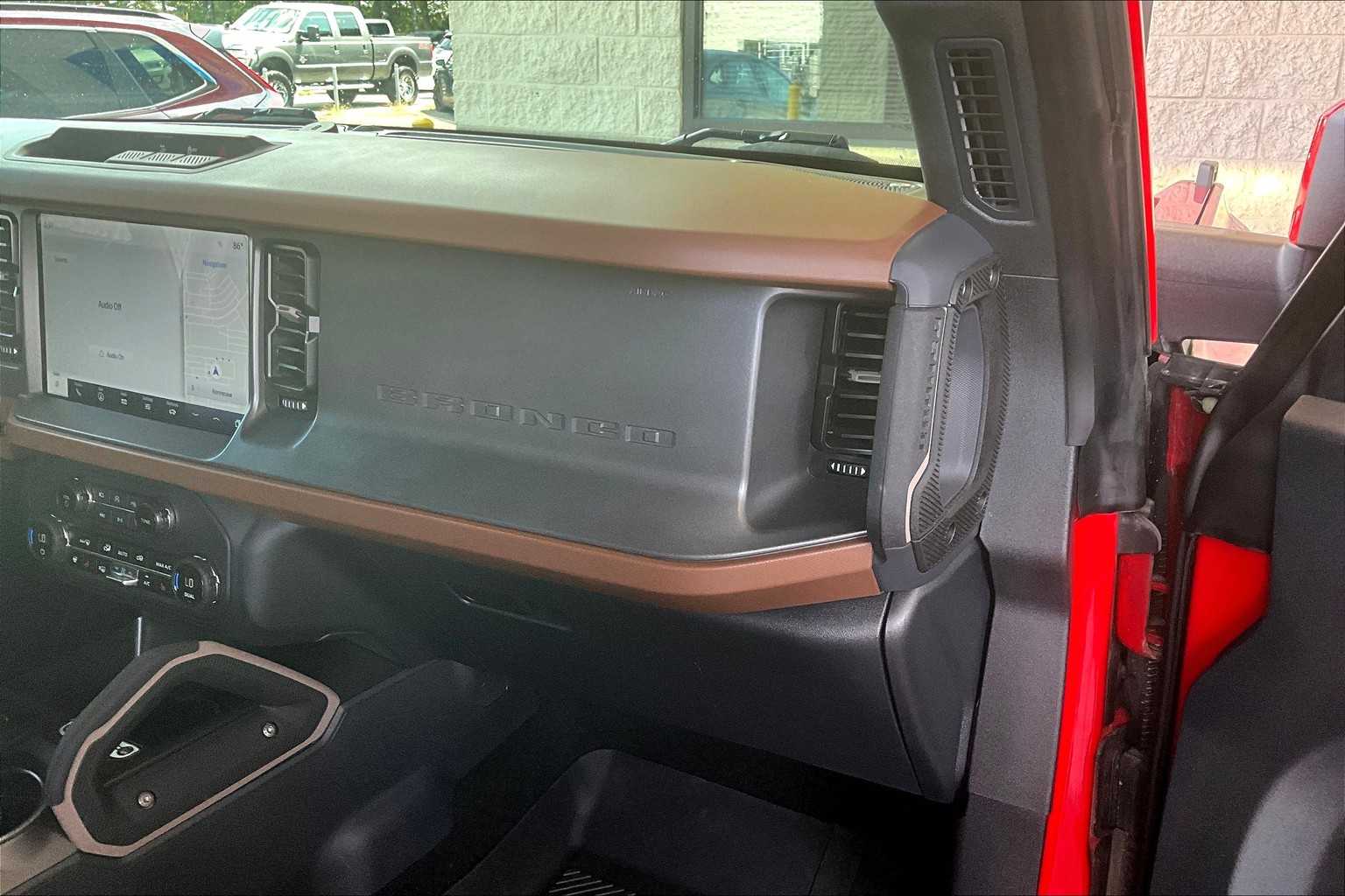 2024 Ford Bronco Outer Banks photo 16