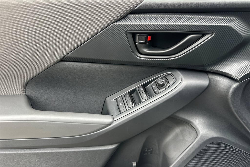 2025 Subaru Crosstrek Base photo 3