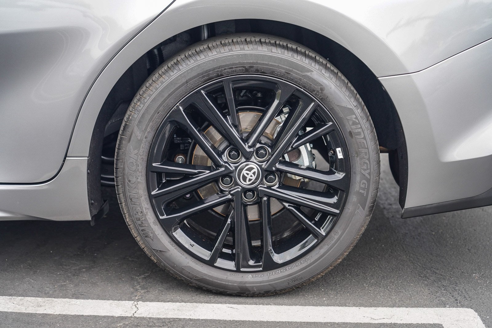 2025 Toyota Camry SE photo 4