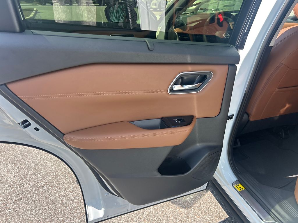 2026 Nissan Rogue Platinum photo 17