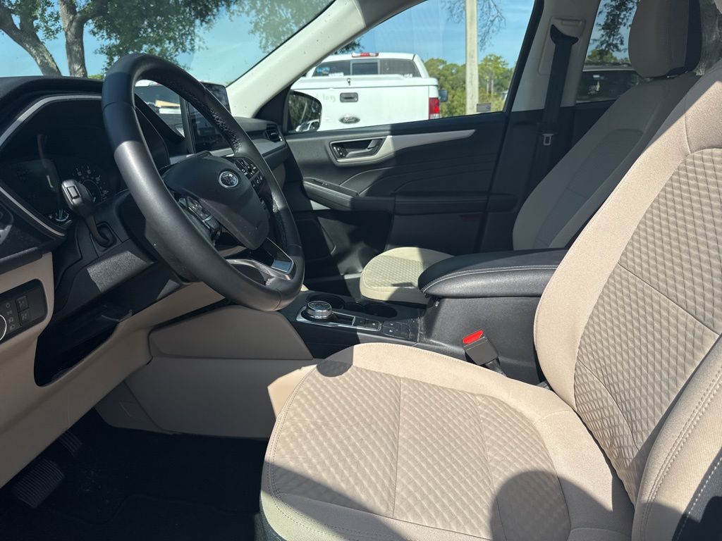 2022 Ford Escape SE photo 8