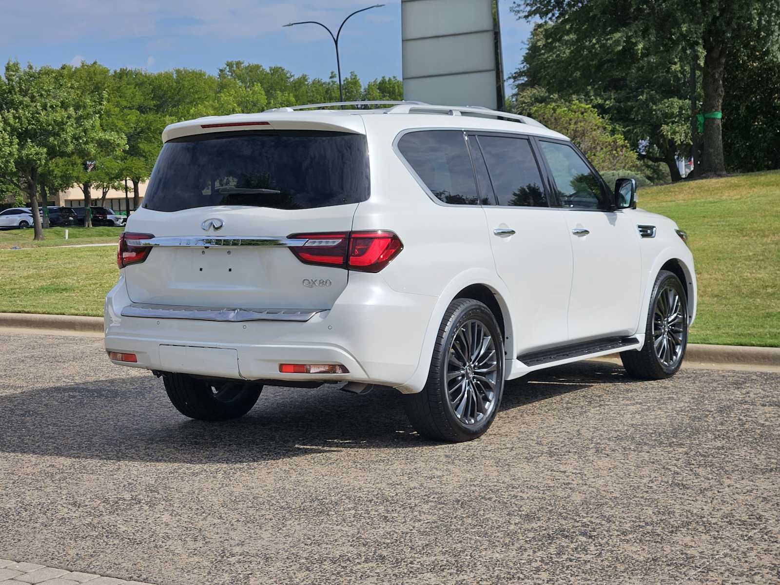 2023 Infiniti QX80 Sensory photo 6