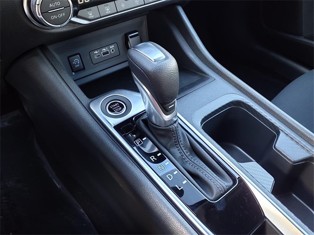 2025 Nissan Sentra SV photo 17