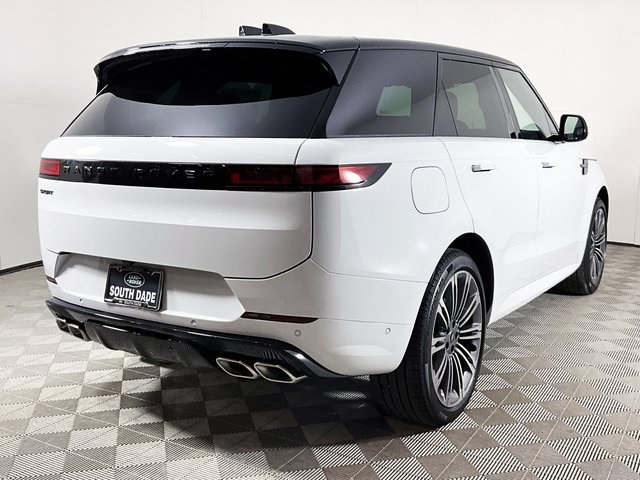 2025 Land Rover Range Rover Sport SE photo 5