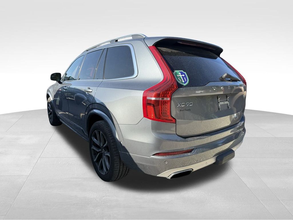 2016 Volvo XC90 T6 Momentum photo 5