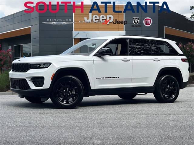 Used 2024 White Jeep Altitude X image 1