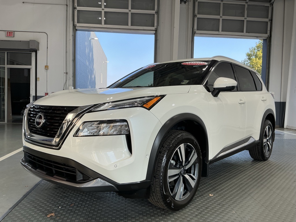2023 Nissan Rogue SL photo 2