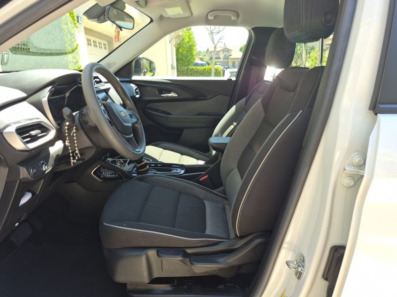 2023 Chevrolet Trailblazer LS photo 2