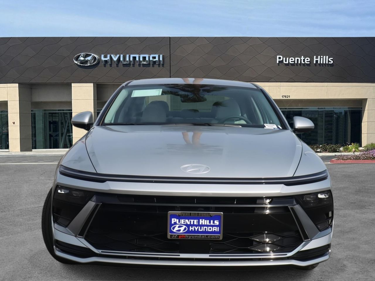 2025 Hyundai Sonata Hybrid SEL photo 2