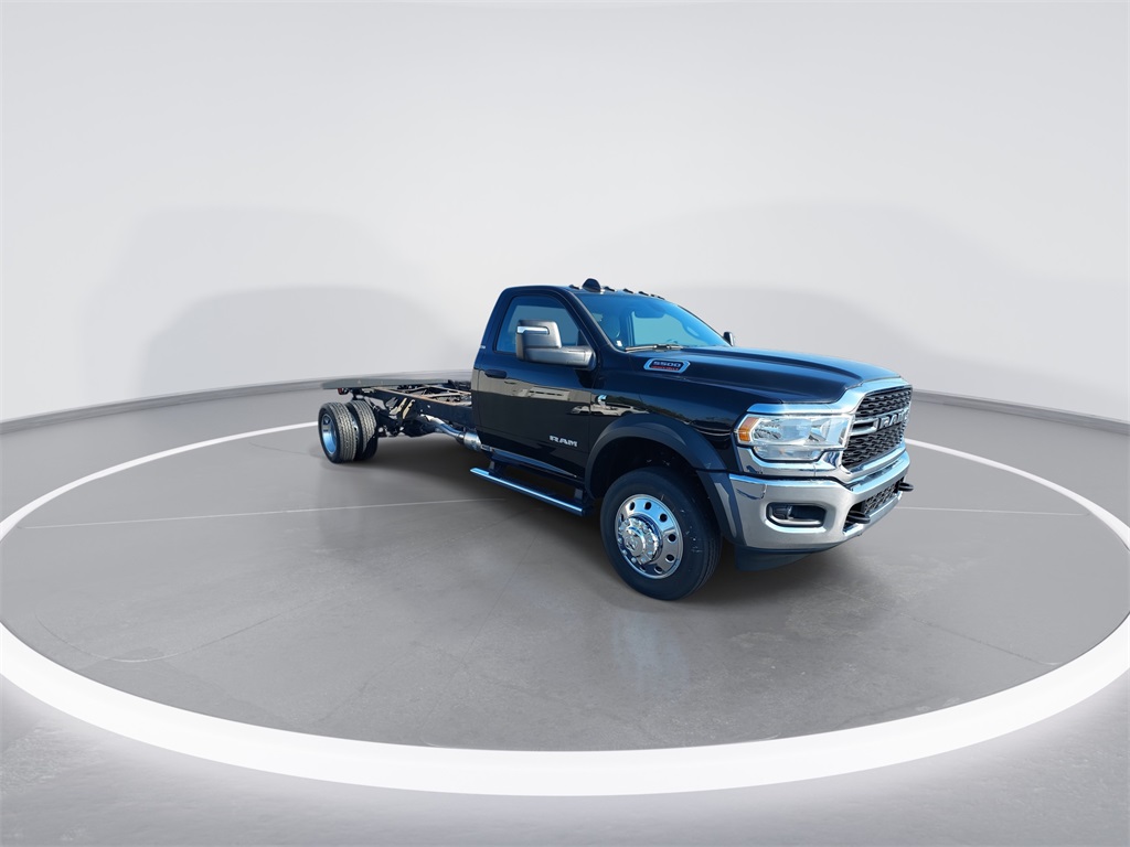 2024 Ram 5500 SLT photo 2