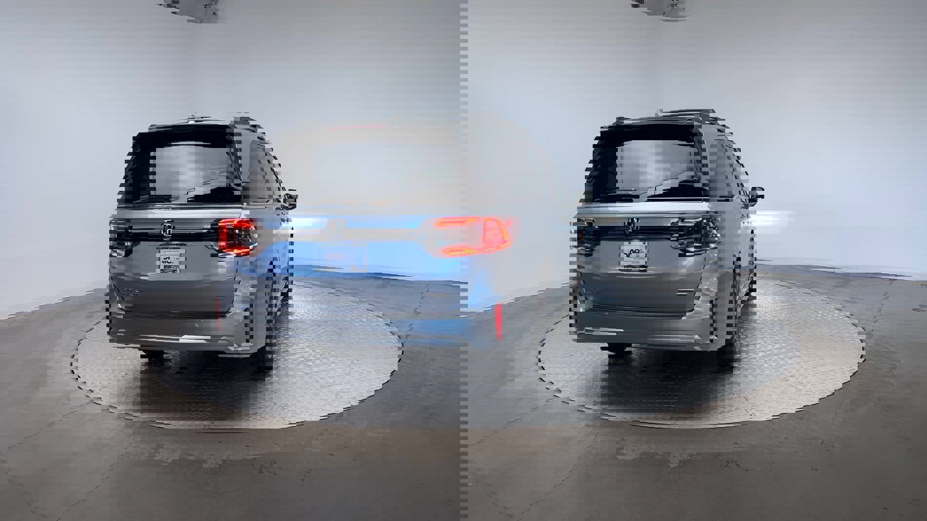 2026 Honda Odyssey Touring photo 2