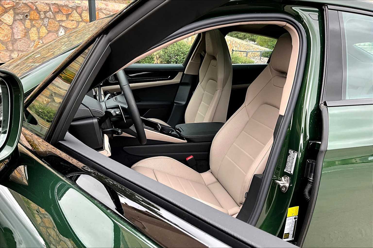 2025 Porsche Panamera 4 photo 5